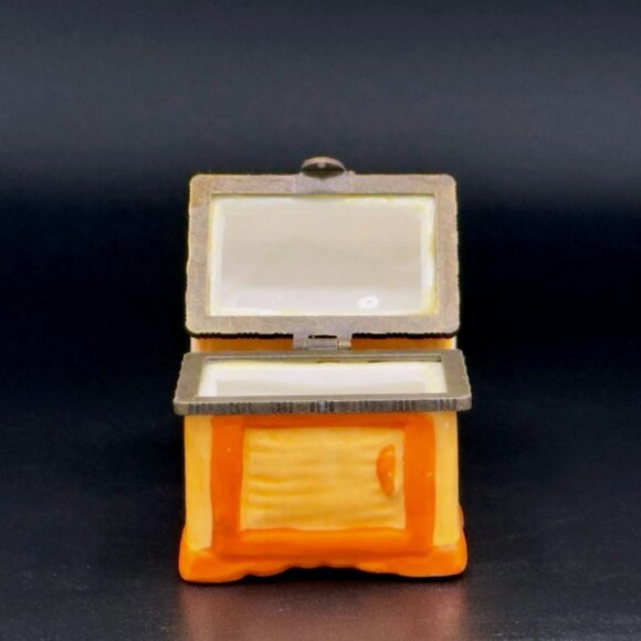 Miniature Ceramic Tea Time Trinket Box Treasure Box - Picture 2 of 3